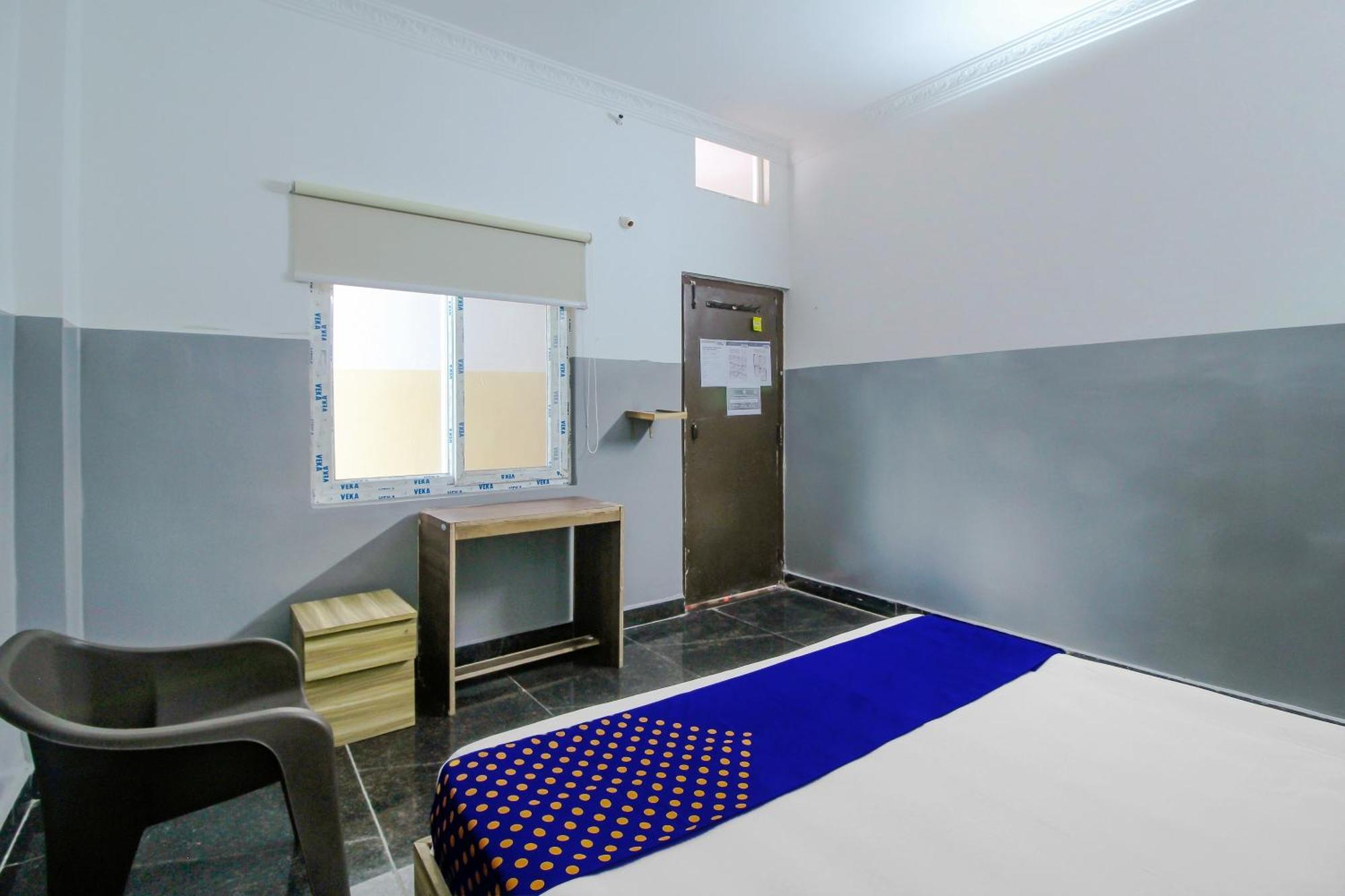 Spot On 81775 Mohit Gokul Lodge New Luxury Room'S Near Secunderabad Railway Station Lālāguda المظهر الخارجي الصورة