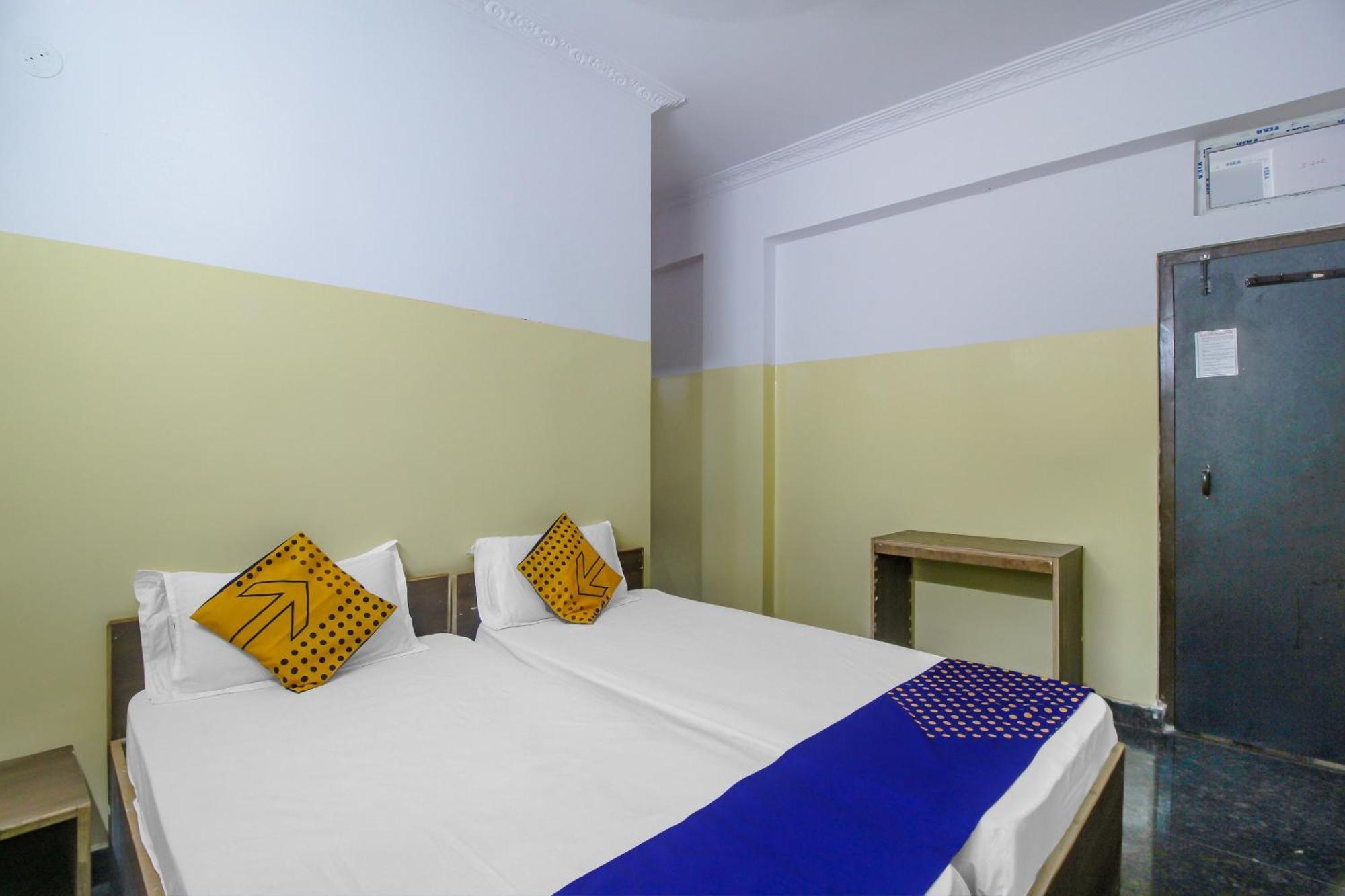 Spot On 81775 Mohit Gokul Lodge New Luxury Room'S Near Secunderabad Railway Station Lālāguda المظهر الخارجي الصورة