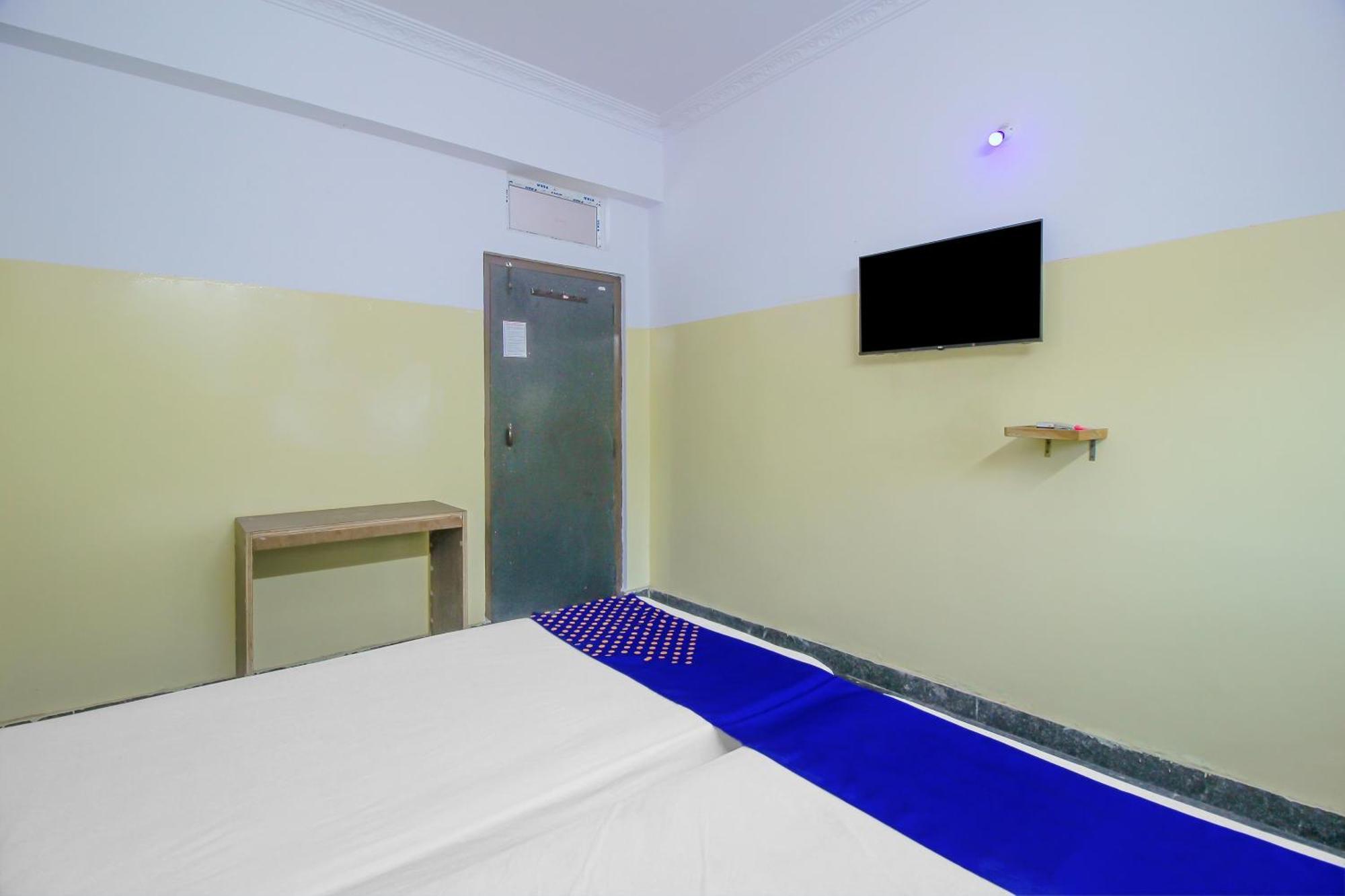 Spot On 81775 Mohit Gokul Lodge New Luxury Room'S Near Secunderabad Railway Station Lālāguda المظهر الخارجي الصورة