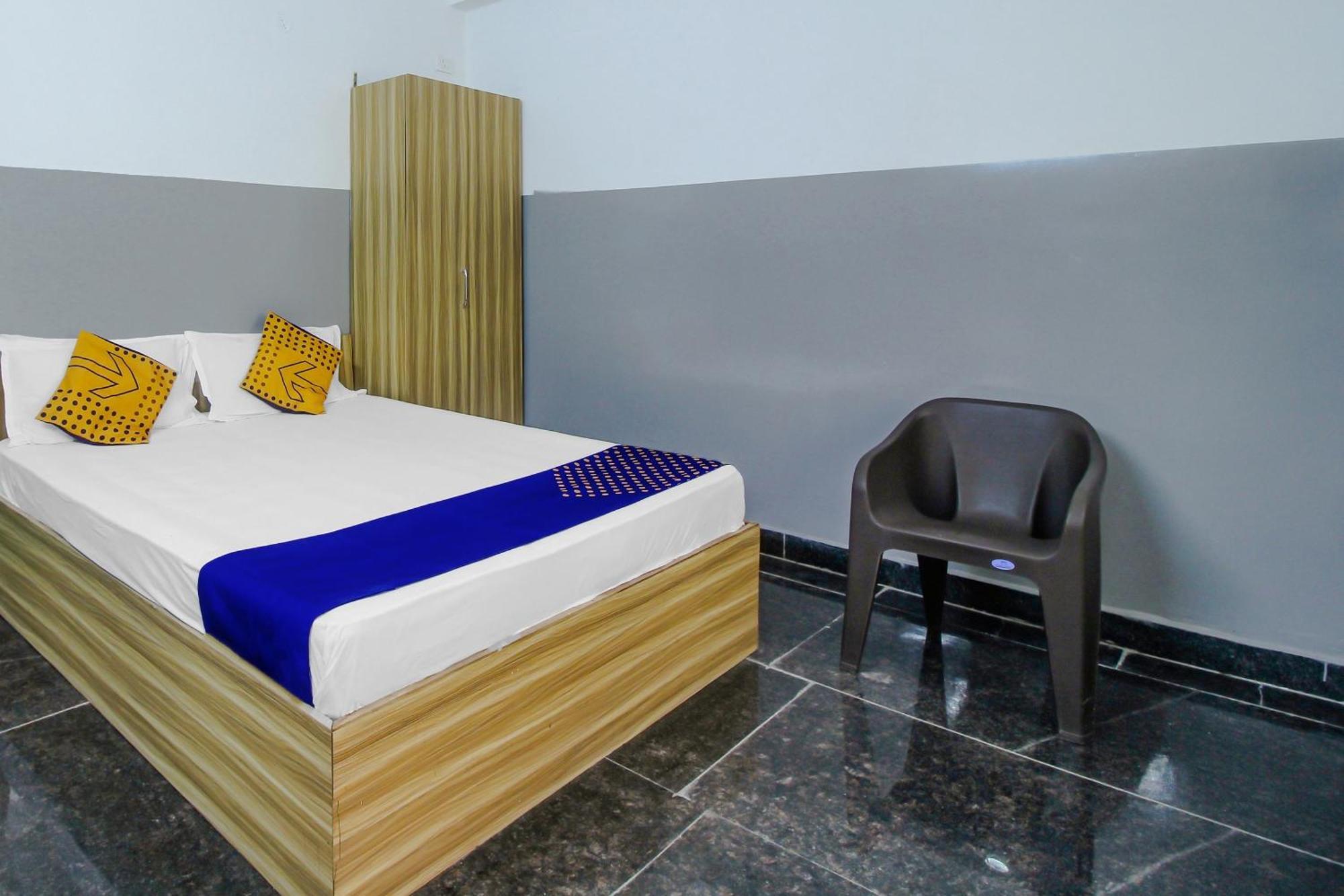 Spot On 81775 Mohit Gokul Lodge New Luxury Room'S Near Secunderabad Railway Station Lālāguda المظهر الخارجي الصورة