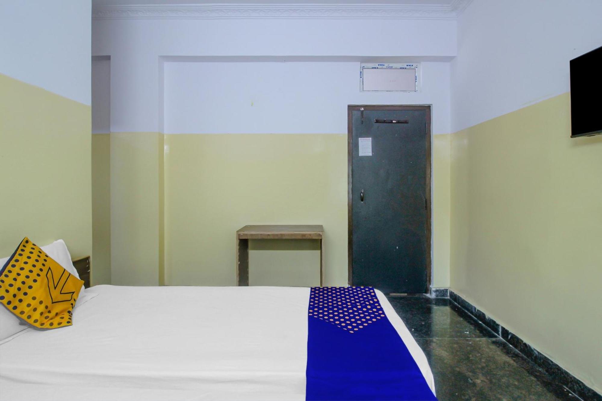 Spot On 81775 Mohit Gokul Lodge New Luxury Room'S Near Secunderabad Railway Station Lālāguda المظهر الخارجي الصورة