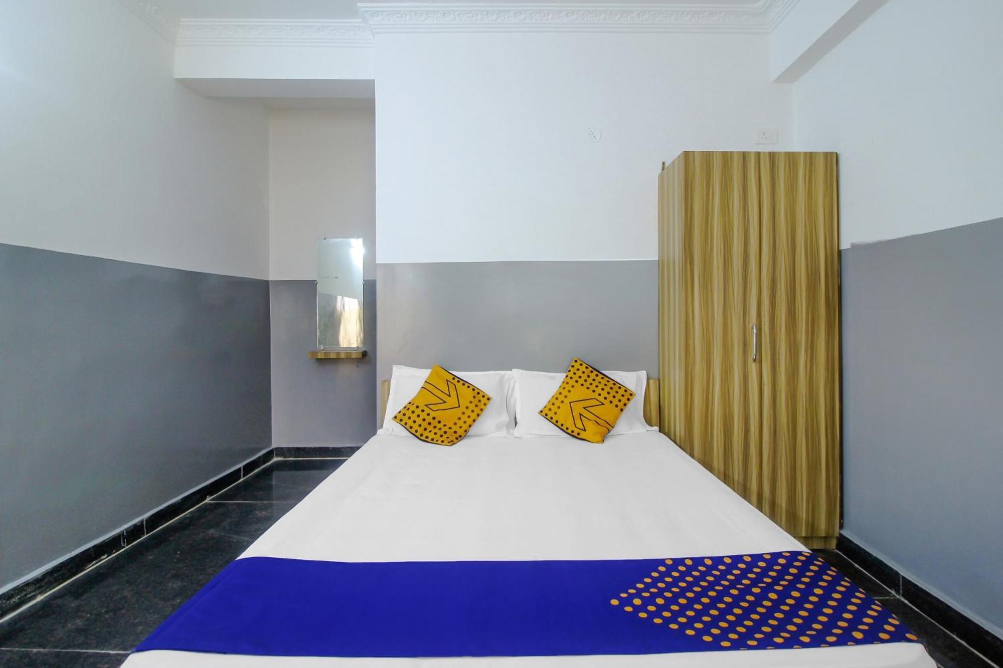 Spot On 81775 Mohit Gokul Lodge New Luxury Room'S Near Secunderabad Railway Station Lālāguda المظهر الخارجي الصورة
